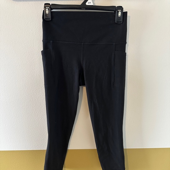 Athleta Salutation Stash Capris - Picture 2 of 3